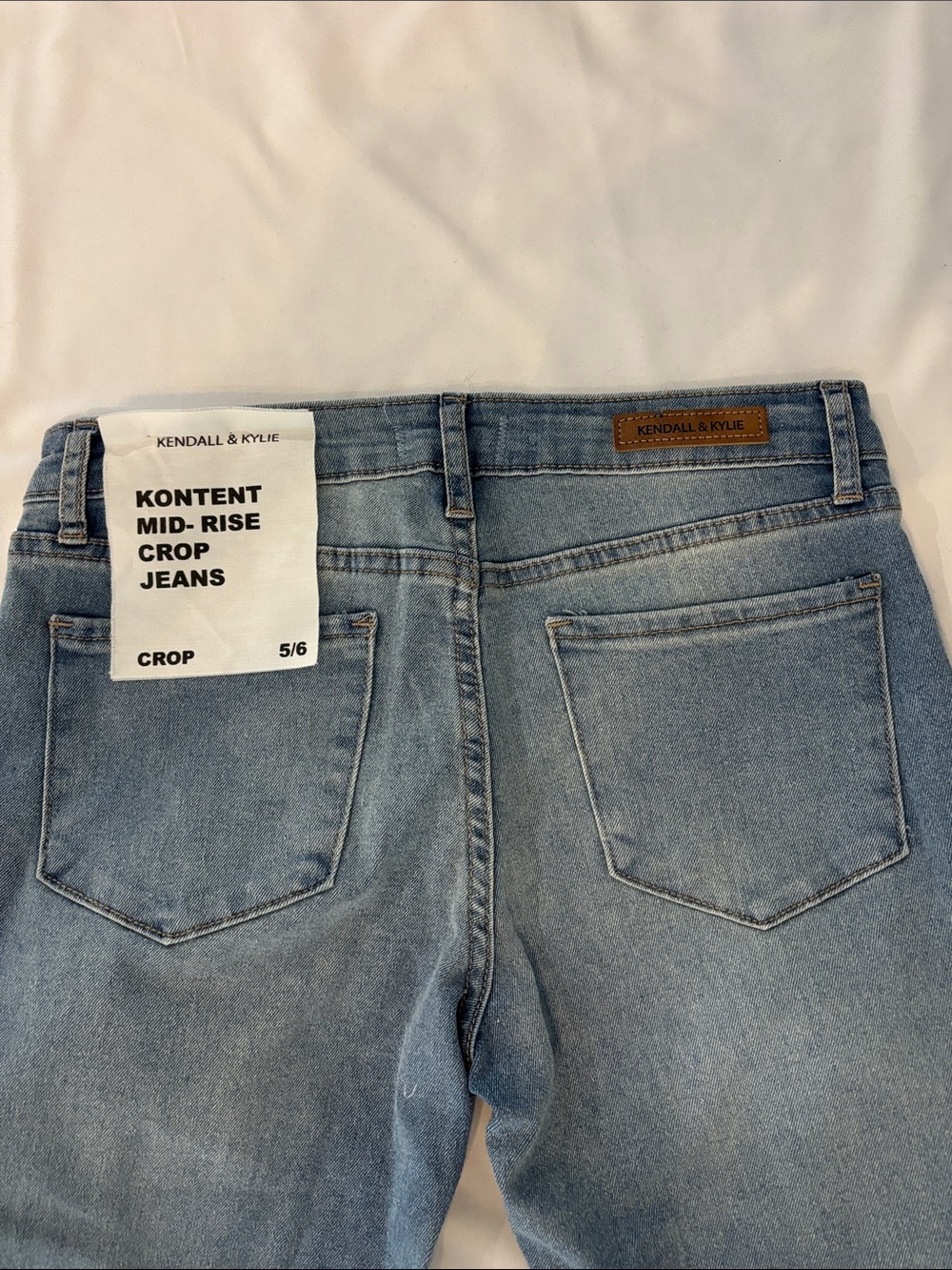 NWT Kendall & Kylie women’s Light Blue denim stretchy Jeans - size 5/6